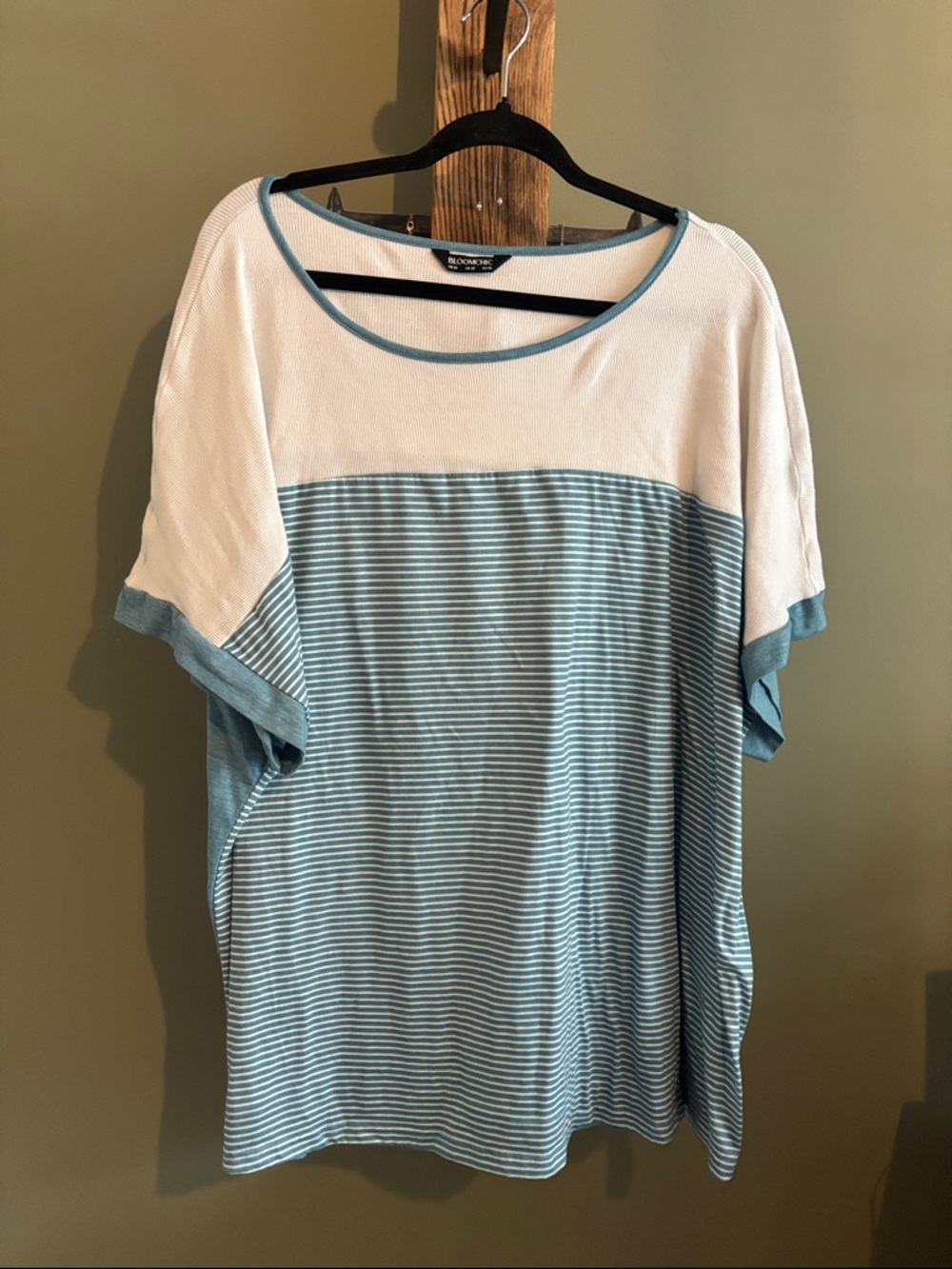 180.) Bloomchic Tee / Short Sleeve